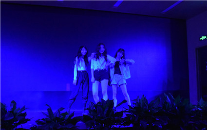 9. 舞蹈《223献舞一曲》.jpg 9. 舞蹈《223献舞一曲》.jpg