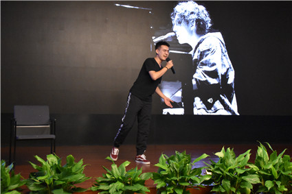 12. 独唱《浪费》.jpg 12. 独唱《浪费》.jpg