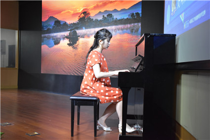 5. 钢琴独奏《浏阳河》.jpg 5. 钢琴独奏《浏阳河》.jpg